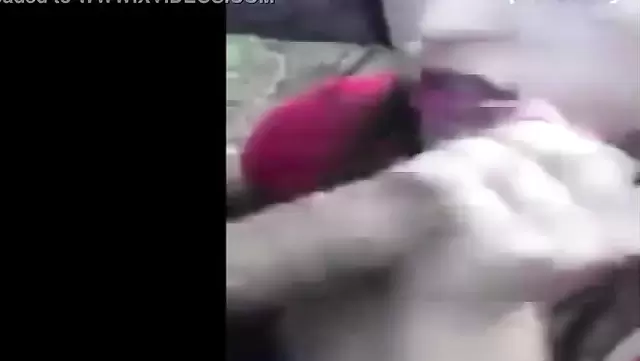Türk hatun yürürken ağızla zevk veriyor.